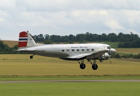 Dakota (DC-3) which is norwegian with the marking LN-WND.